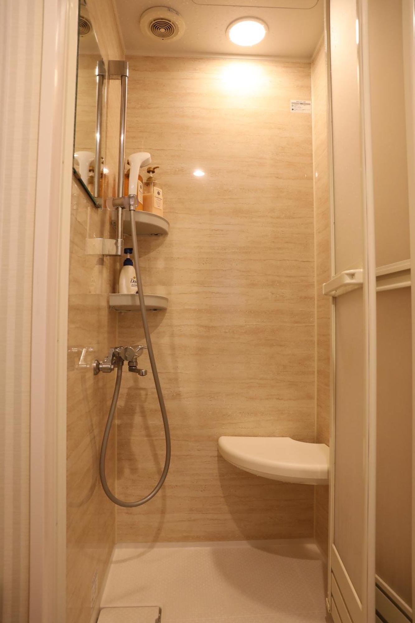 Guesthouse Yours Осака Экстерьер фото